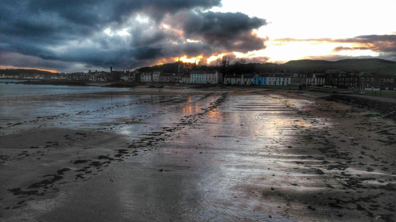 Beside The Bay Apartment Millport Exterior foto