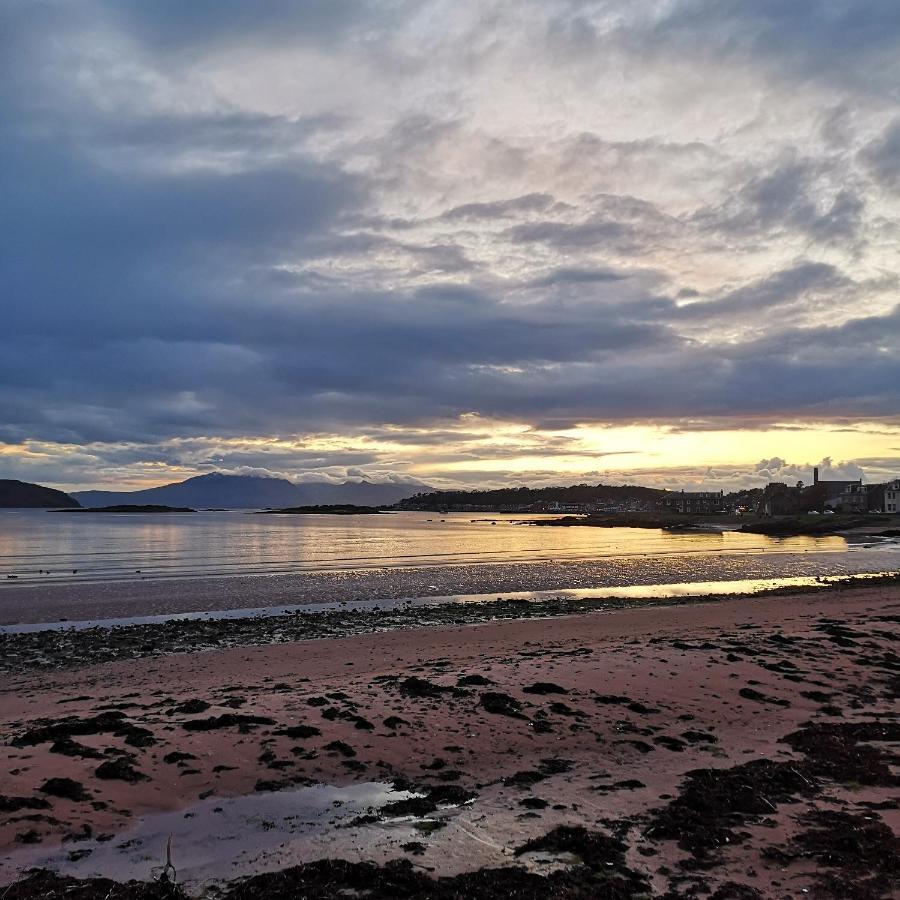 Beside The Bay Apartment Millport Exterior foto